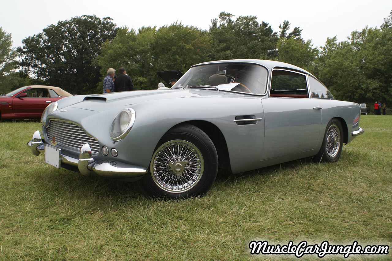 1962 Aston Martin DB4 Front Left