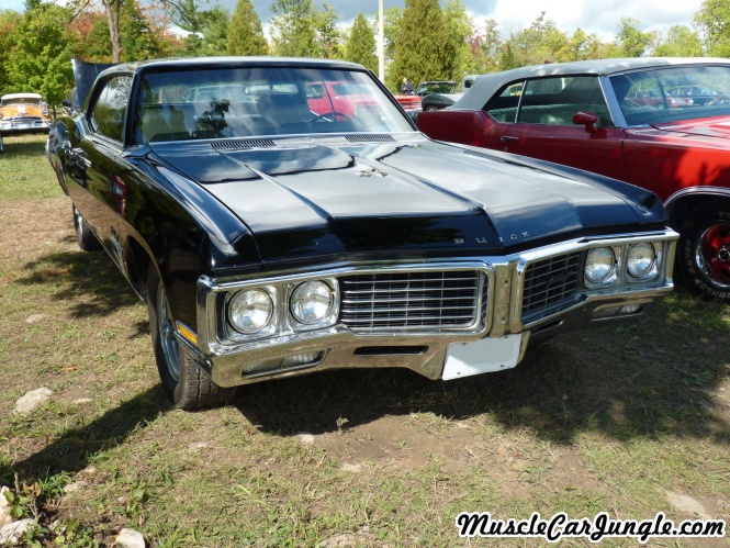 1970 Buick Wildcat Front Right