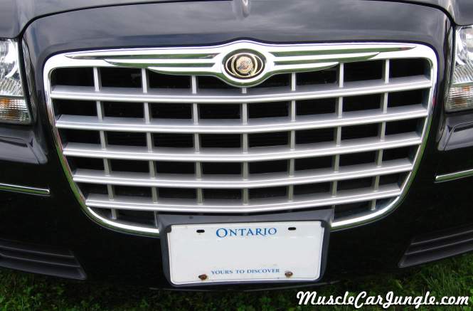 Chrysler 300 Limited AWD Grill