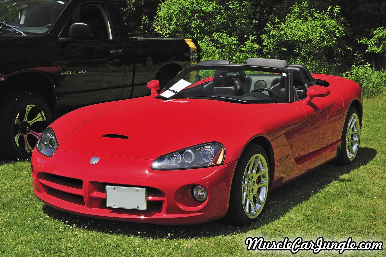 2005 SRT-10 Viper Front Left
