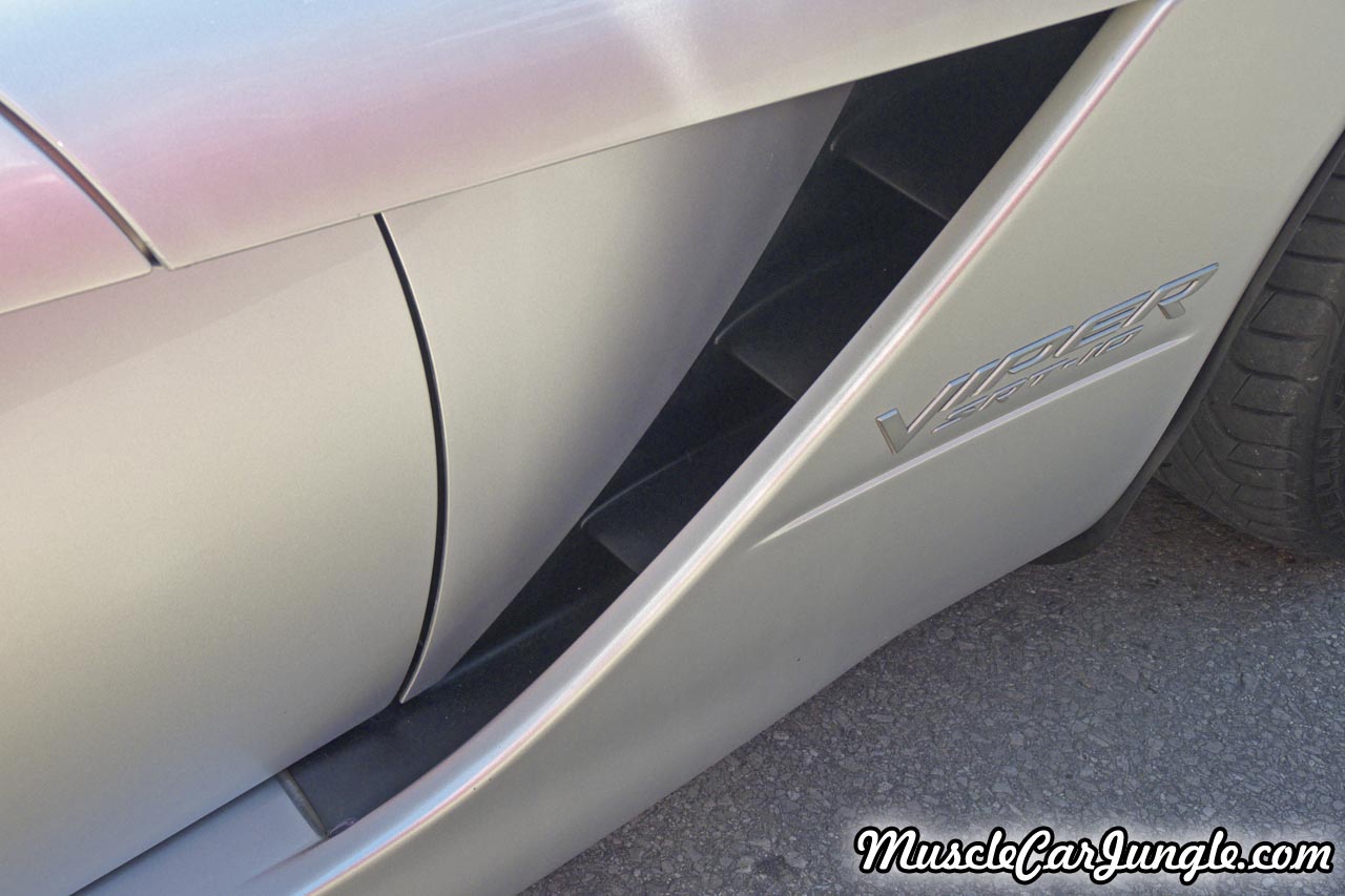 SRT-10 Viper Fender Vent