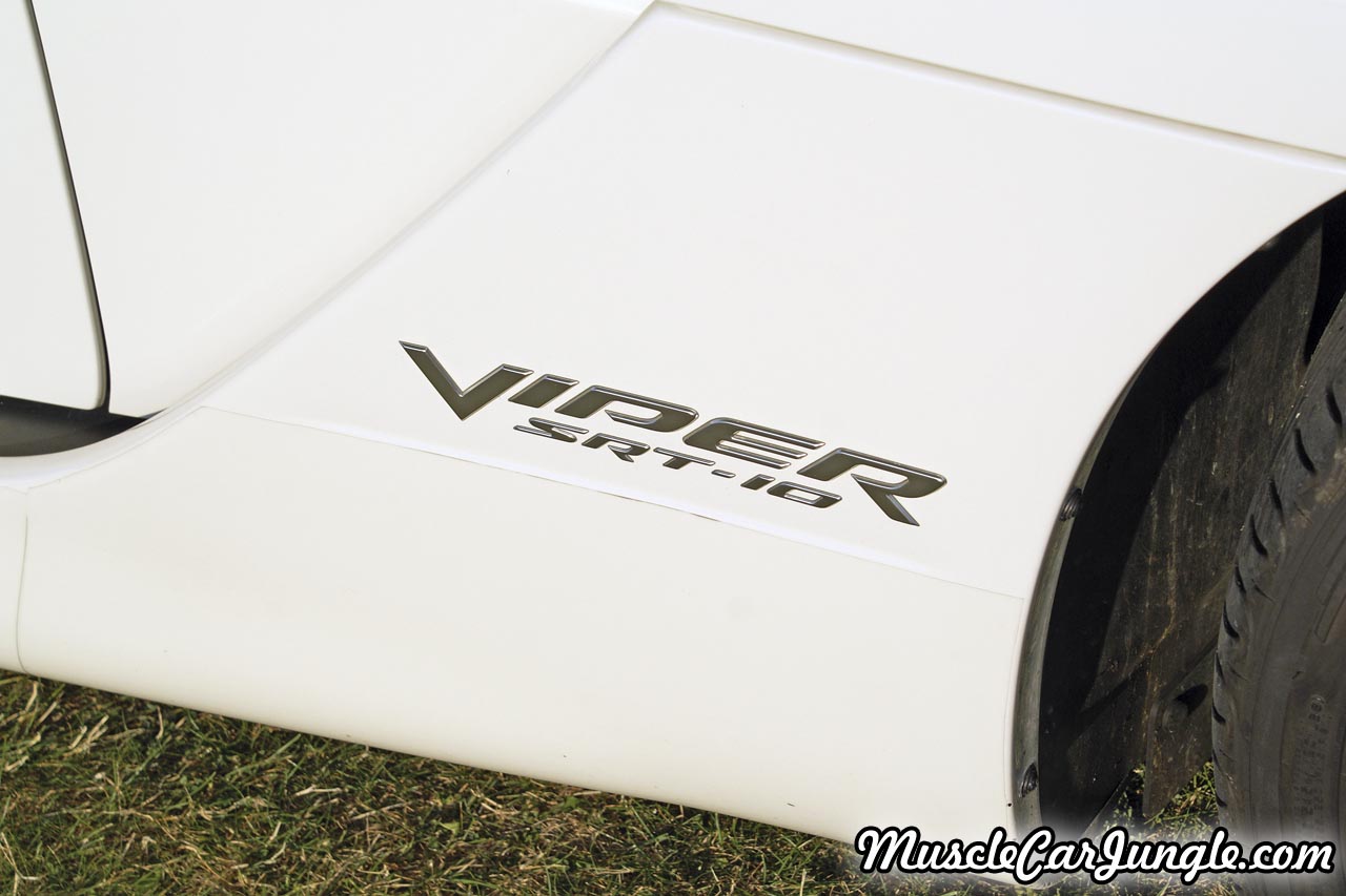 Viper SRT-10 Fender Name Plate