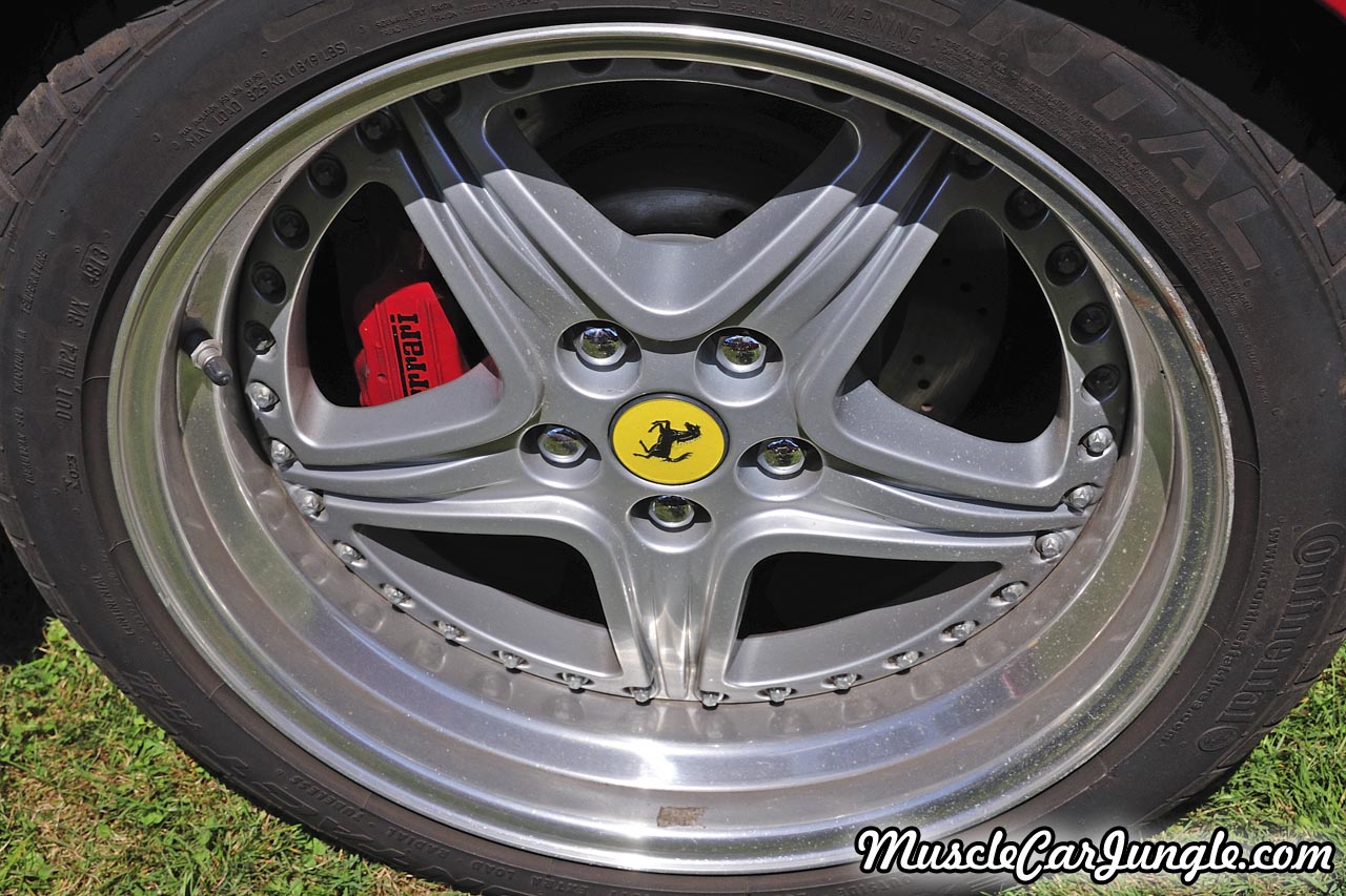 Red Ferrari 550 Wheel