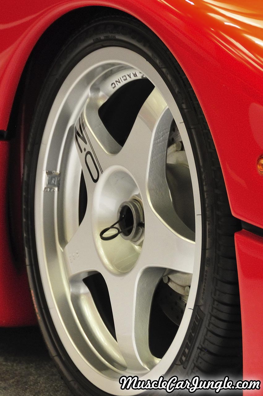 Red 1991 Ferrari F40 Wheel