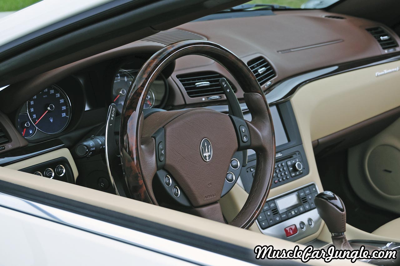 2011 GranTurismo S Convertible Dash