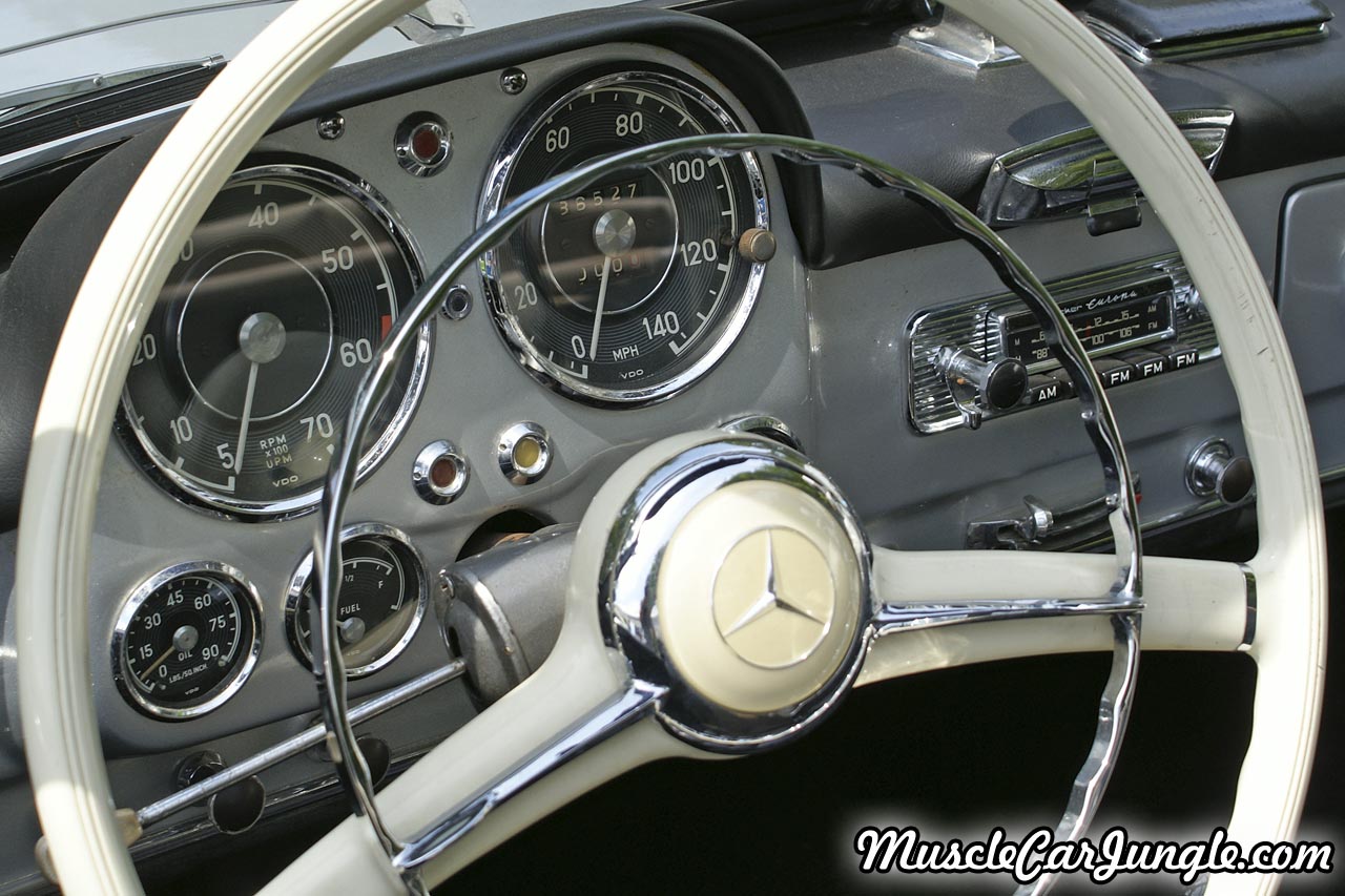 Mercedes Benz 190 SL Roadster Instruments